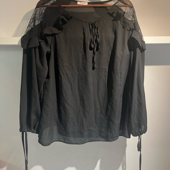 Chic Black Lace Women's Blouse - Picture 5 of 11